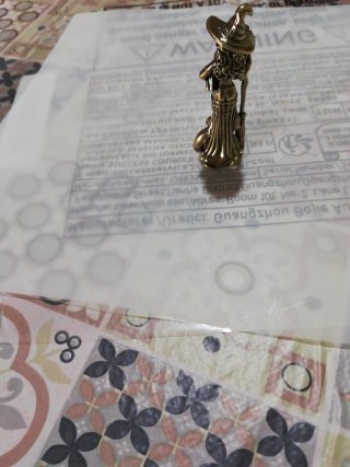 Statuetta strega ottone con scopa