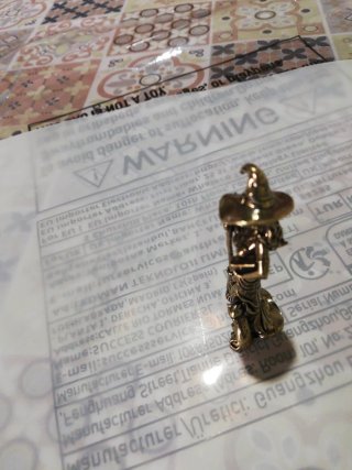 Statuetta strega ottone con scopa