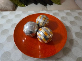 Centro de mesa decorativo con bolas