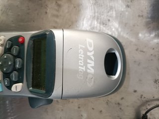 - DYMO etiquetadora portátil con teclado LCD