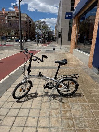 Bicicleta plegable plateada
