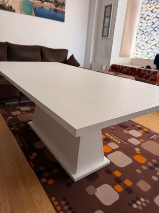 Mesa de comedor blanca 2m x 1m Precio 200 euro.