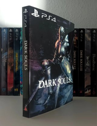 Funda Plastificada Dark Souls PS4