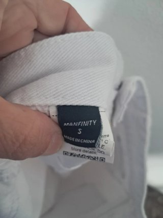 Pantalón corto vaquero desgarrado blanco