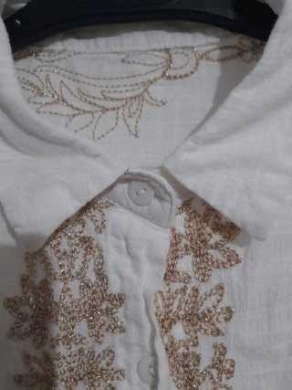 Blusa bordada dorada talla XL