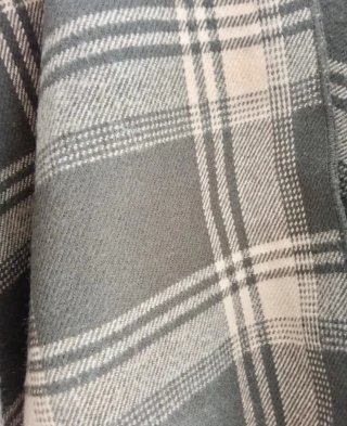 Capa de lana a cuadros talla única.
