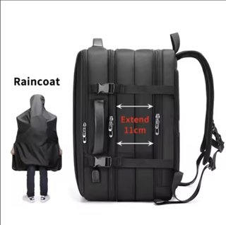 Mochila negra con CHUBASQUERO INTEGRADO