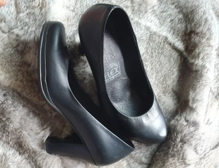 Zapatos de piel negros tacón