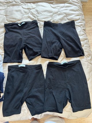 4 Leggings Cortos Negros