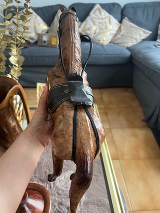 Caballo de piel en posición cabritado 42cm altura