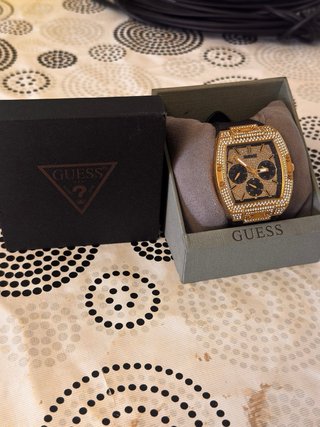 Reloj Guess Hombre Negro y Dorado Original