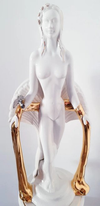 ESCULTURA MUJER PORCELANA