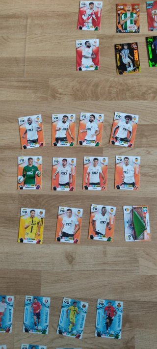 Cromos Adrenalyn XL 2025-2026,preguntar sin compro