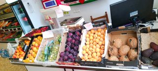 Se traspasa frutería y tienda de alimentación