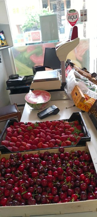 Se traspasa frutería y tienda de alimentación
