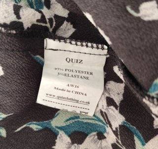 Blusa floral negra con cremallera Quiz Talla S