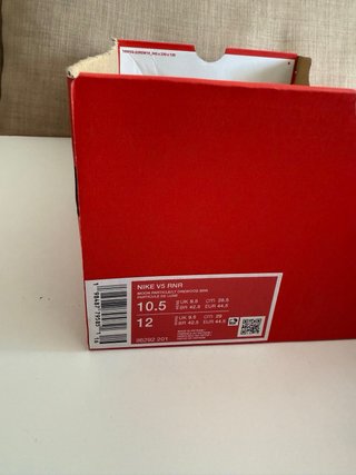 Zapatillas Nike grises y blancas