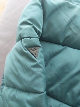 Chaqueta Guess acolchada
