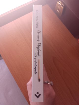 Libro Eleanor Oliphant está perfectamente