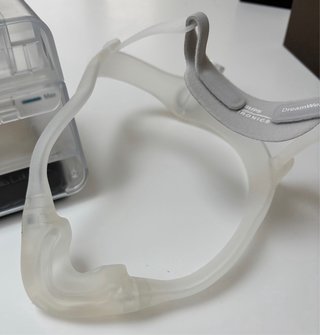 Equipo CPAP con mascarilla y tubo