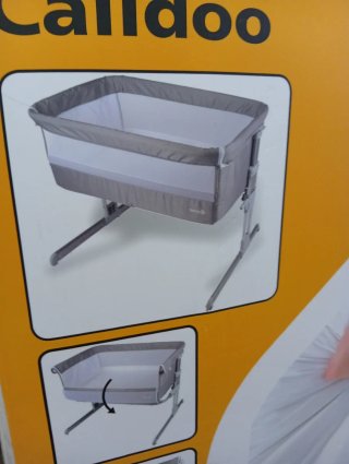 Cuna de bebé Safety 1st casi nueva con su caja