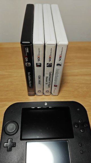 Nintendo 2DS Nera + 4 Giochi