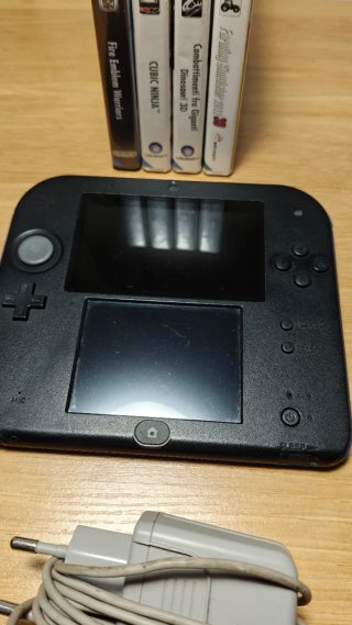 Nintendo 2DS Nera + 4 Giochi