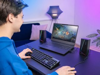 Trust Gaming altavoces potentes RGB USB