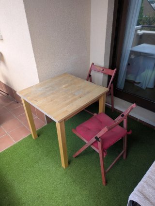 Mesa y 2 sillas plegables de terraza madera