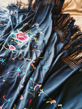 Mantón de Manila grande bordado nuevo