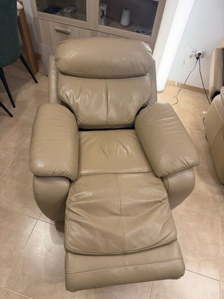 Sofá y sillón reclinable de piel