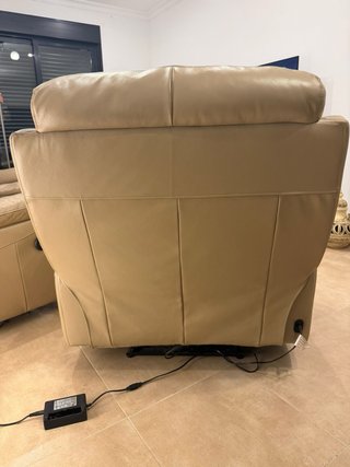 Sofá y sillón reclinable de piel