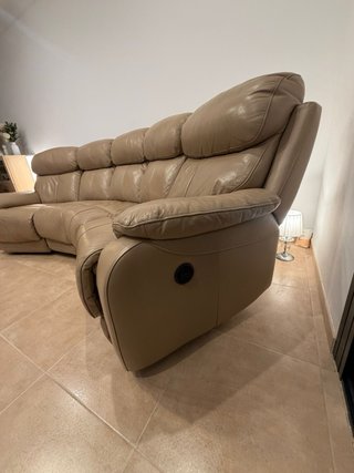 Sofá y sillón reclinable de piel