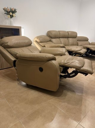 Sofá y sillón reclinable de piel