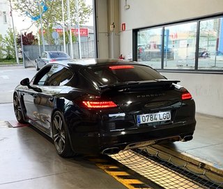 Porsche Panamera Turbo( Motor hecho a los 215.000)