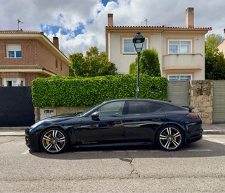 Porsche Panamera Turbo(cadenas nuevas a los215.000