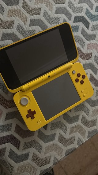 New Nintendo 2DS XL - Pikachu Edition