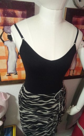Top T.M tirantes licra negra
