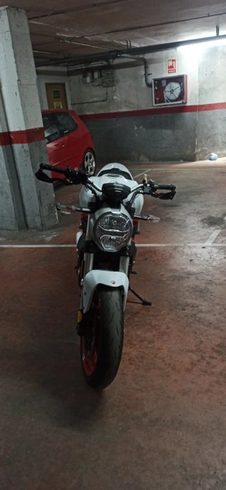 Ducati Monster 797 Blanca y Roja