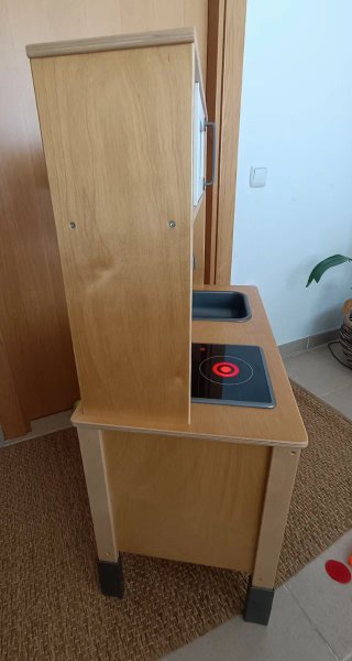 Cocina de madera Ikea con accesorios