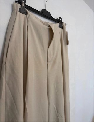 Pantalón ancho beige tendencia