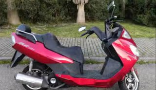 Daelim 125cc Maxi Scooter Granate