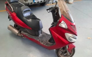 Daelim 125cc Maxi Scooter Granate