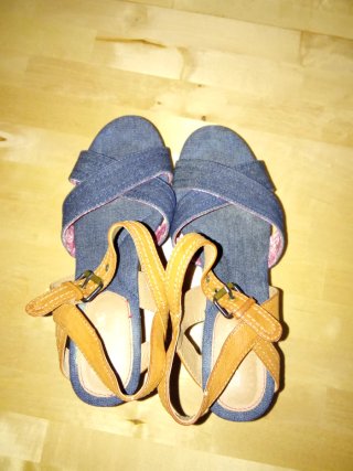 Sandali in jeans blu e marroni
