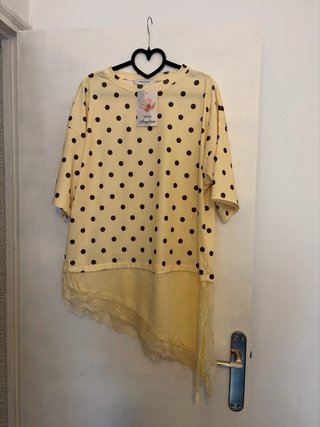 Blusa de lunares con encaje