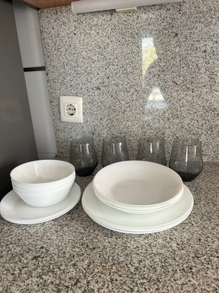 Juego de vajilla y vasos Ikea