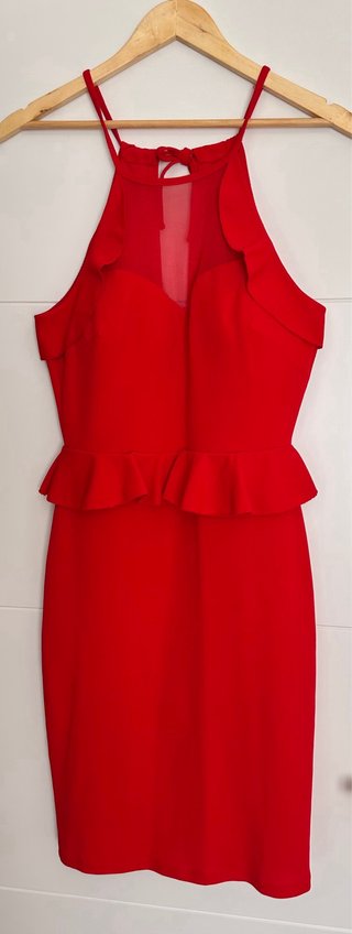 Vestido rojo elegante con peplum