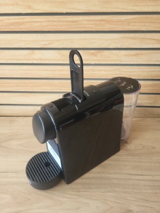 Cafetera Nespresso DeLonghi Essenza Mini