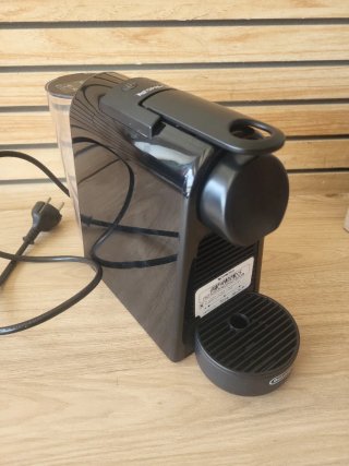Cafetera Nespresso DeLonghi Essenza Mini