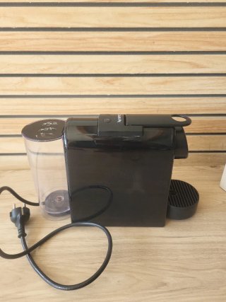 Cafetera Nespresso DeLonghi Essenza Mini